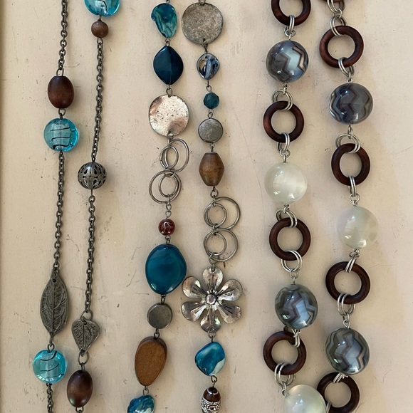 3 Color-Coordinated Necklaces - Picture 3 of 7